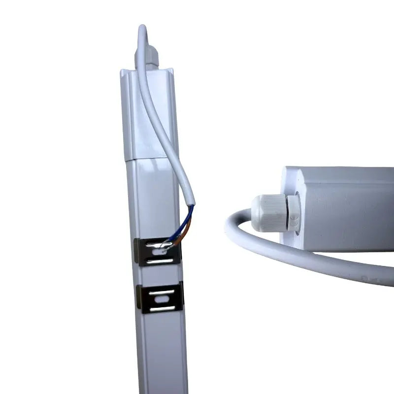 Tubo 36W IP65 Uso Exterior Blanco Neutro 4K Policarbonato