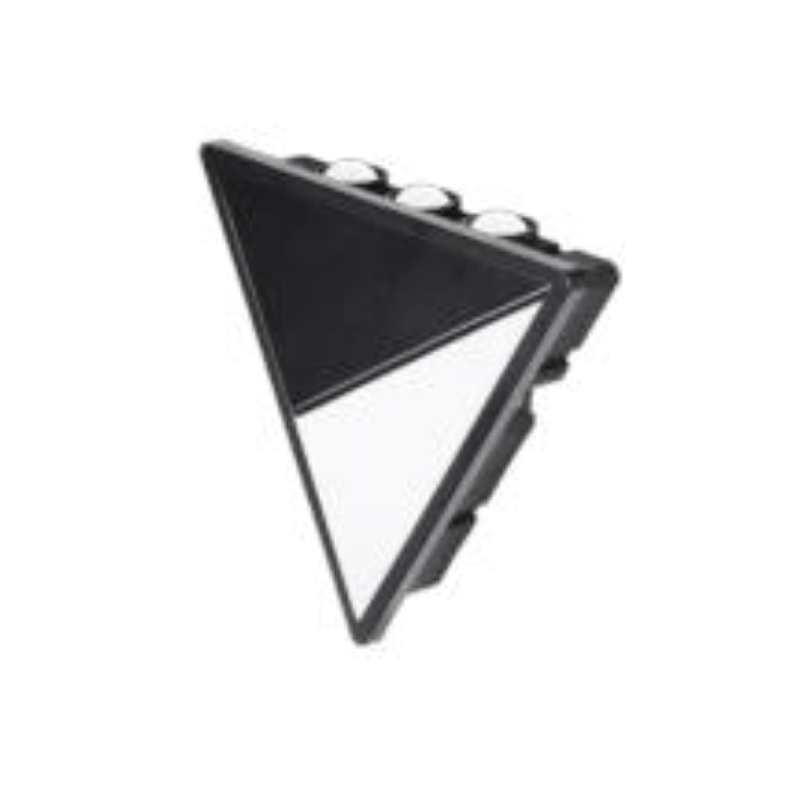 Luminario De Pared Policarbonato Triangular 24W, Uso Exterior Luz Cálida