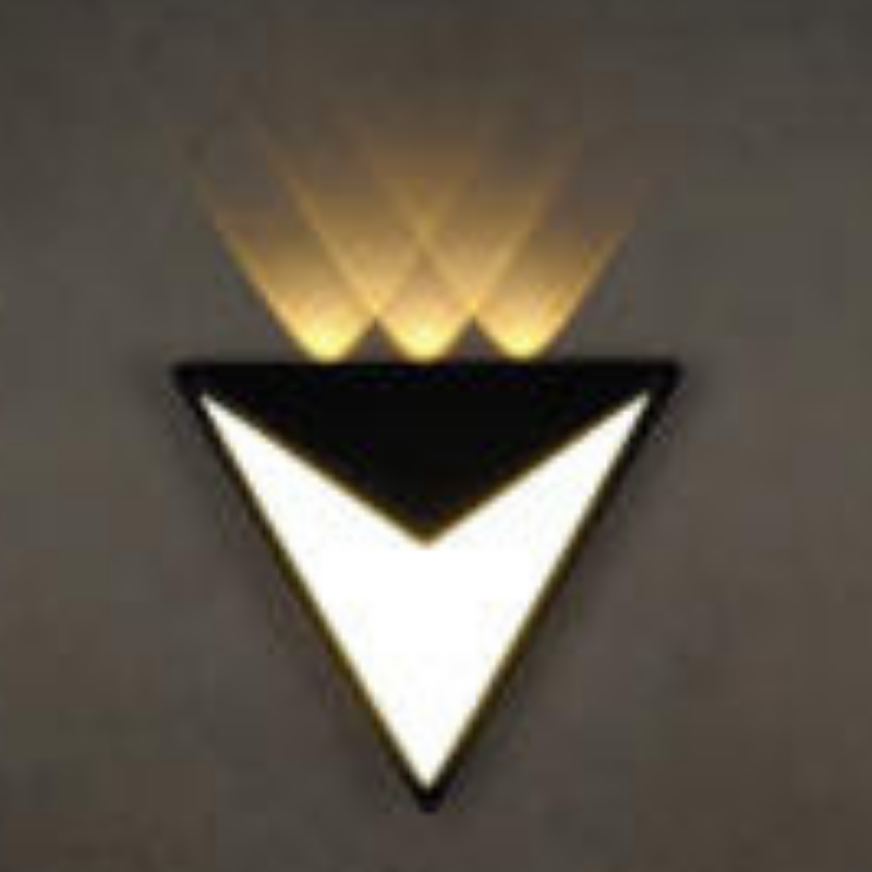 Luminario De Pared Policarbonato Triangular 24W, Uso Exterior Luz Cálida