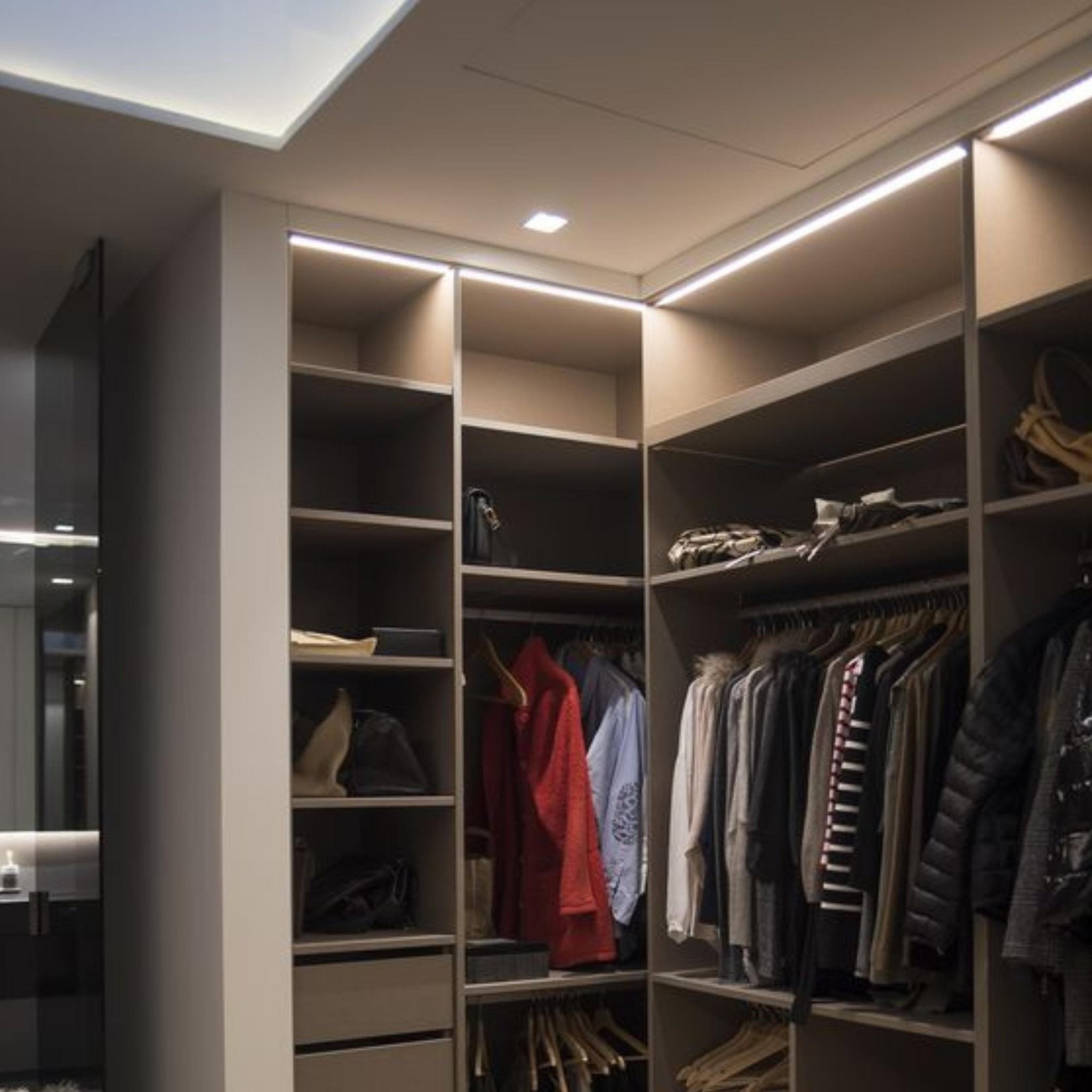 Perfil Esquinero Aluminio 121 Sobreponer 15.8X15.8MM - Wattko